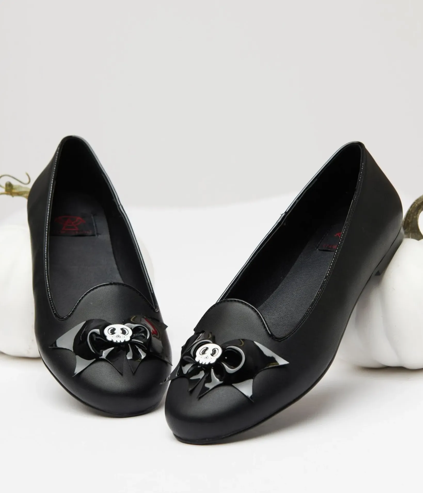 Unique Vintage Halloween|Flats>Black Bat & Skull Lydia Flats