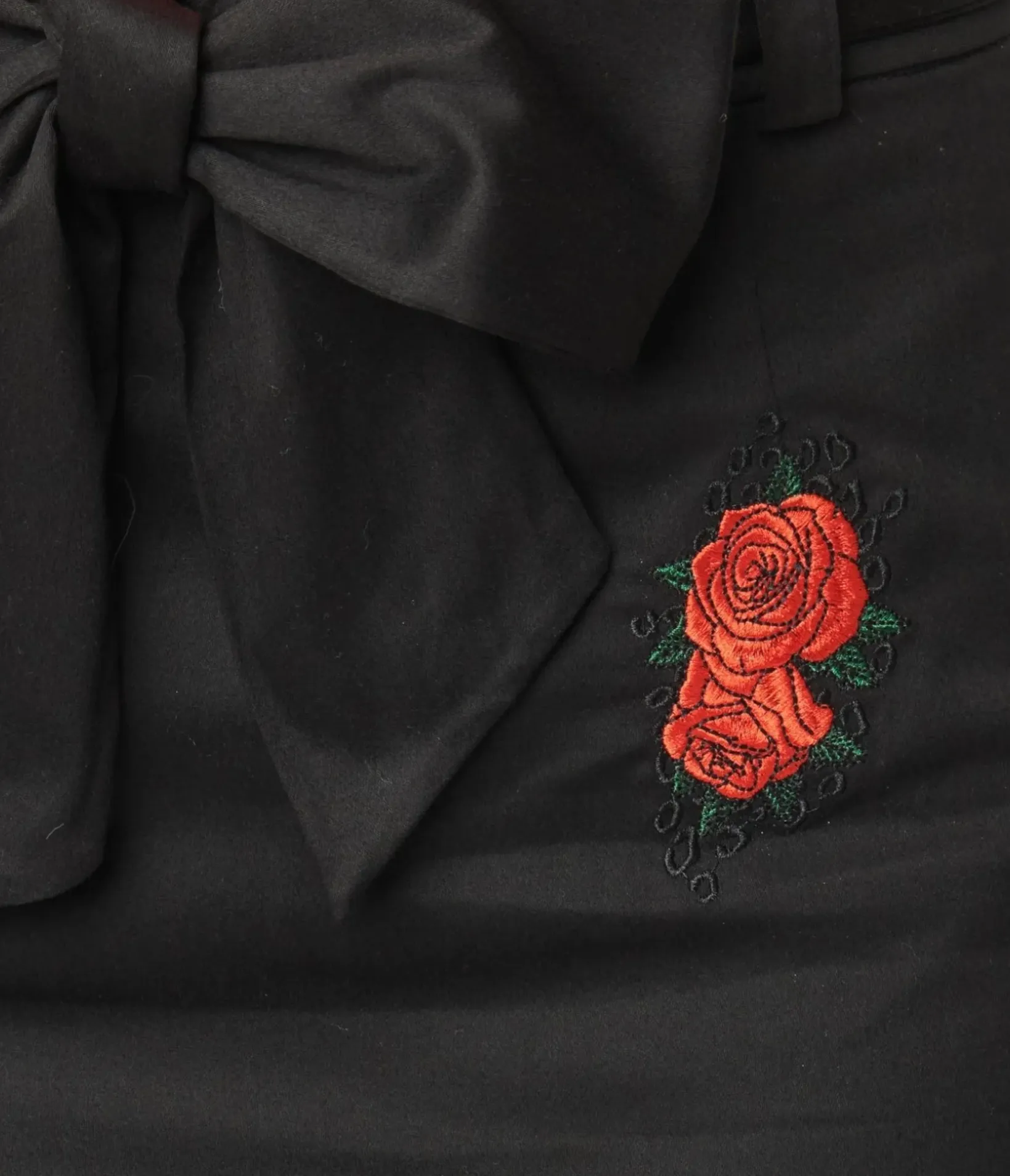 Unique Vintage All Things Black>Black & Spanish Rose Pencil Skirt