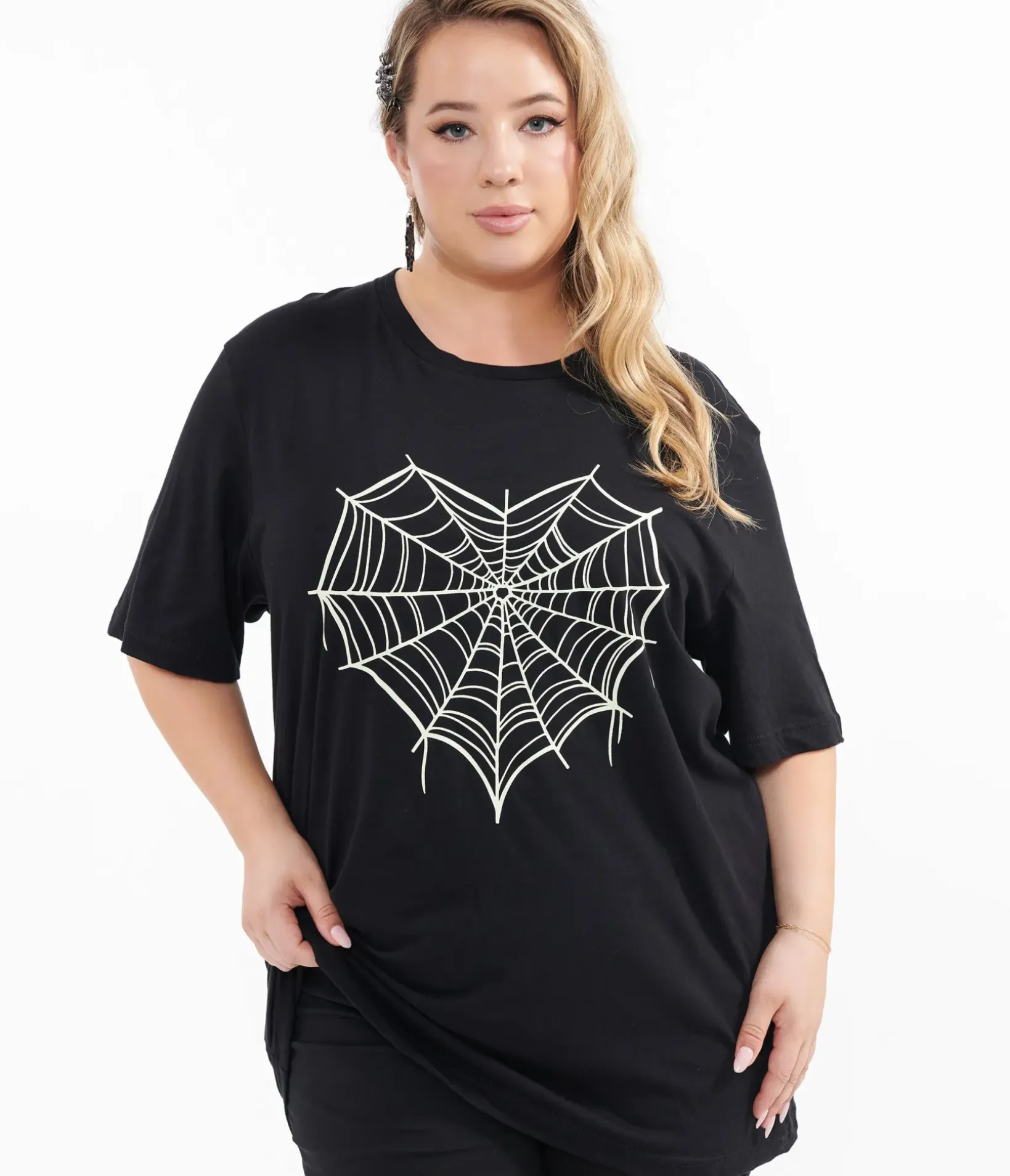 Unique Vintage Graphic Tees|Graphic Tees>Black Spider Web Heart Fitted Tee
