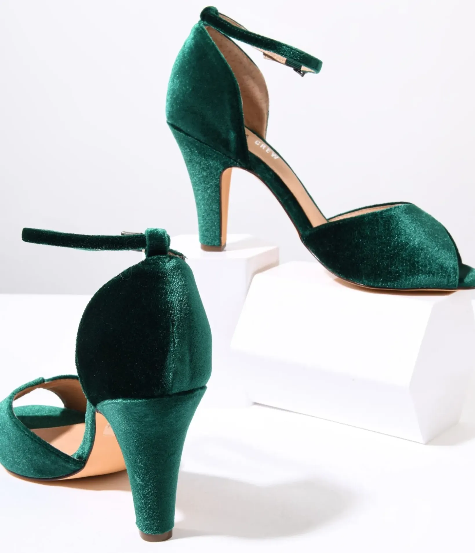Unique Vintage Special Occasion|Heels>Chelsea Crew Green Velvet Lola Pumps
