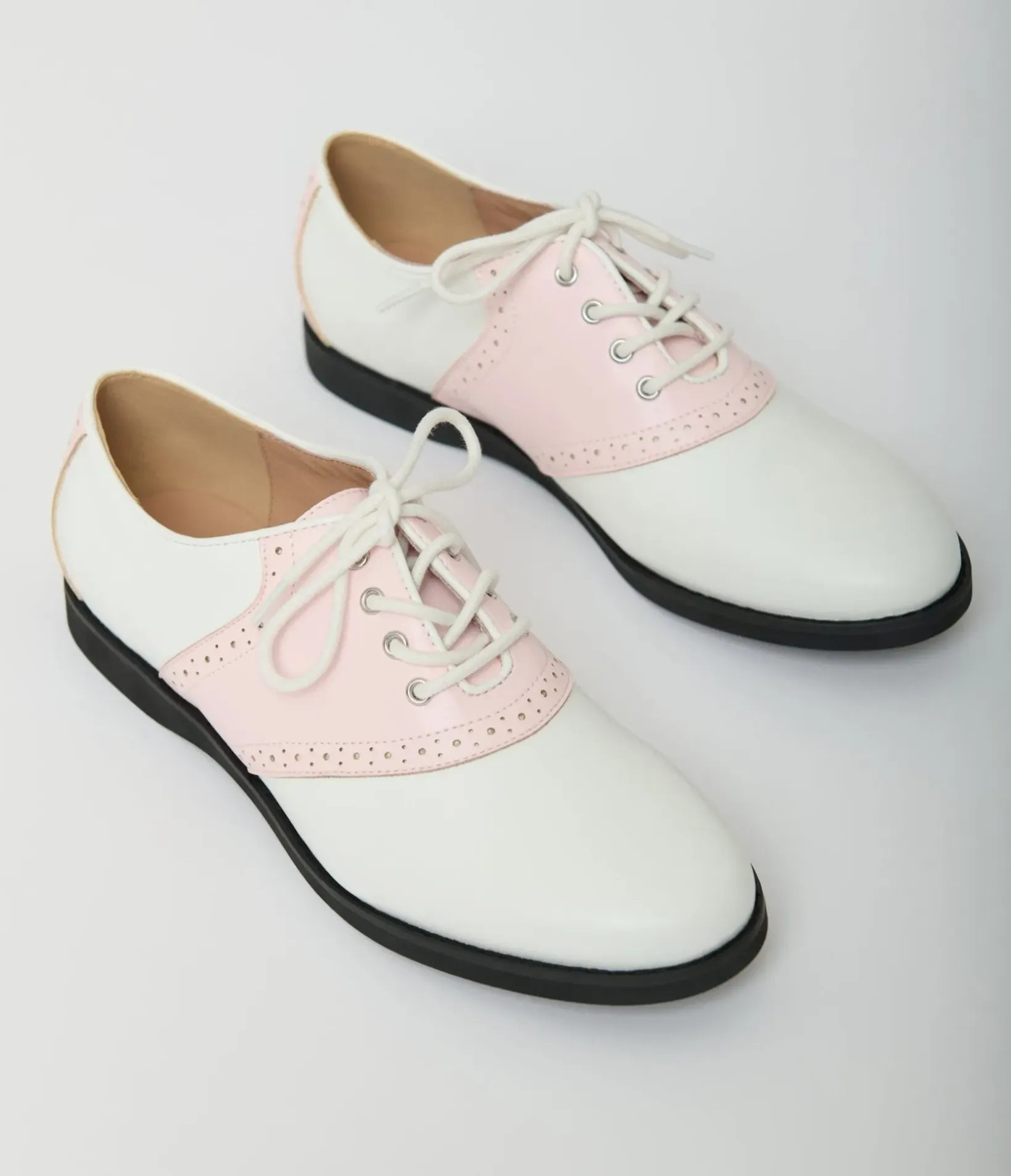 Unique Vintage Flats|All Things Pink>Chelsea Crew 1950s Pink & White Rizzo Saddle Oxford Shoes