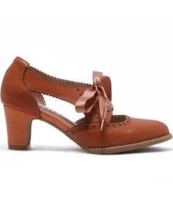 Unique Vintage Heels>Chelsea Crew 1930s Tan Leather Bow Oxford Heels