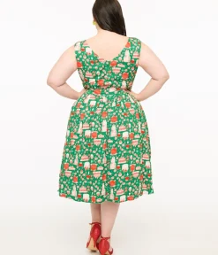 Unique Vintage Swing|Pocket Dresses>Miss Lulo Plus Size 1950s Green & Red Holiday Cake Lily Swing Dress