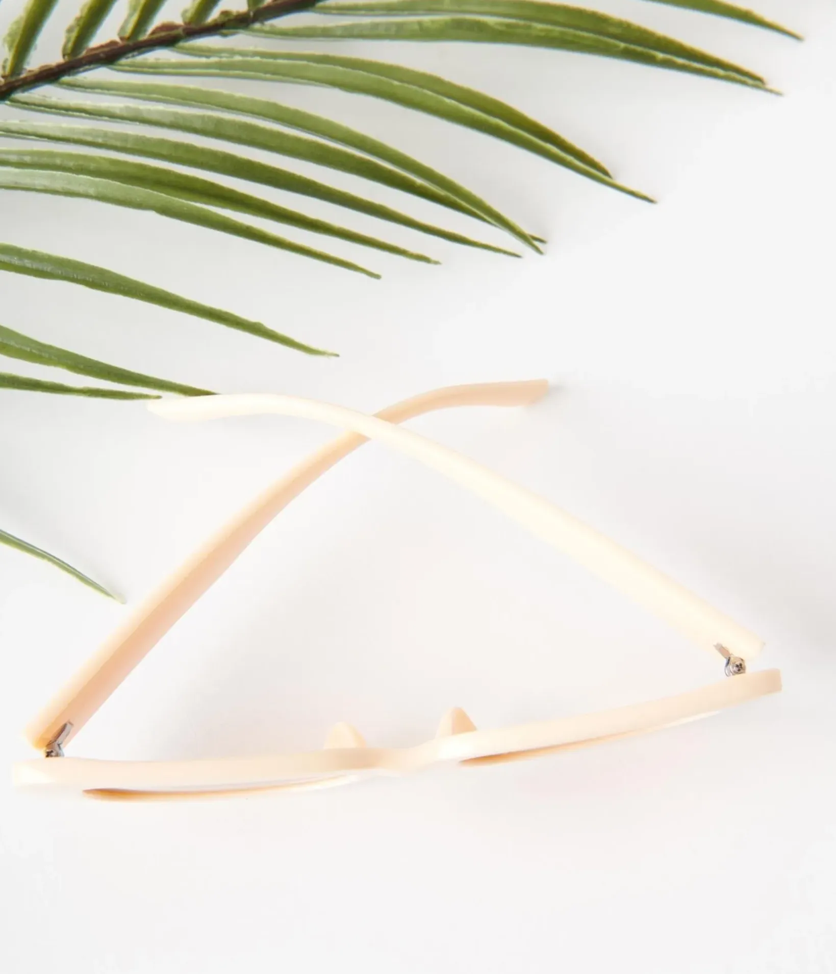 Unique Vintage Concert & Festivals|Sunglasses>Peach & Orange Tint Oval Sunglasses
