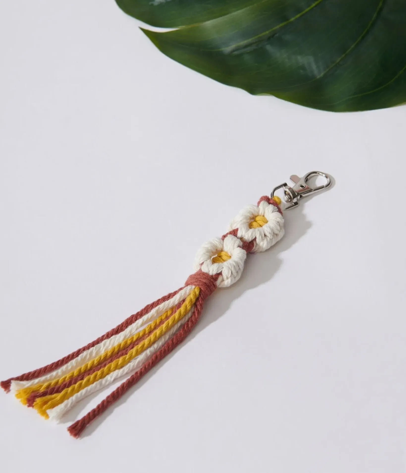 Unique Vintage Work Wear|All Things Red>Red & Yellow Daisy Keychain
