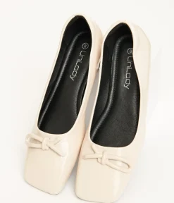 Unique Vintage Flats><noscript><img width=