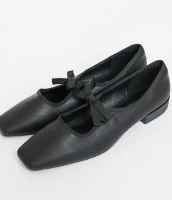 Unique Vintage Flats>1960s Black Leatherette Bow Strap Flats