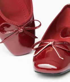Unique Vintage Flats>1960s Burgundy Patent Leatherette Flats
