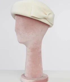 Unique Vintage Berets>1940s Cream Bow Beret