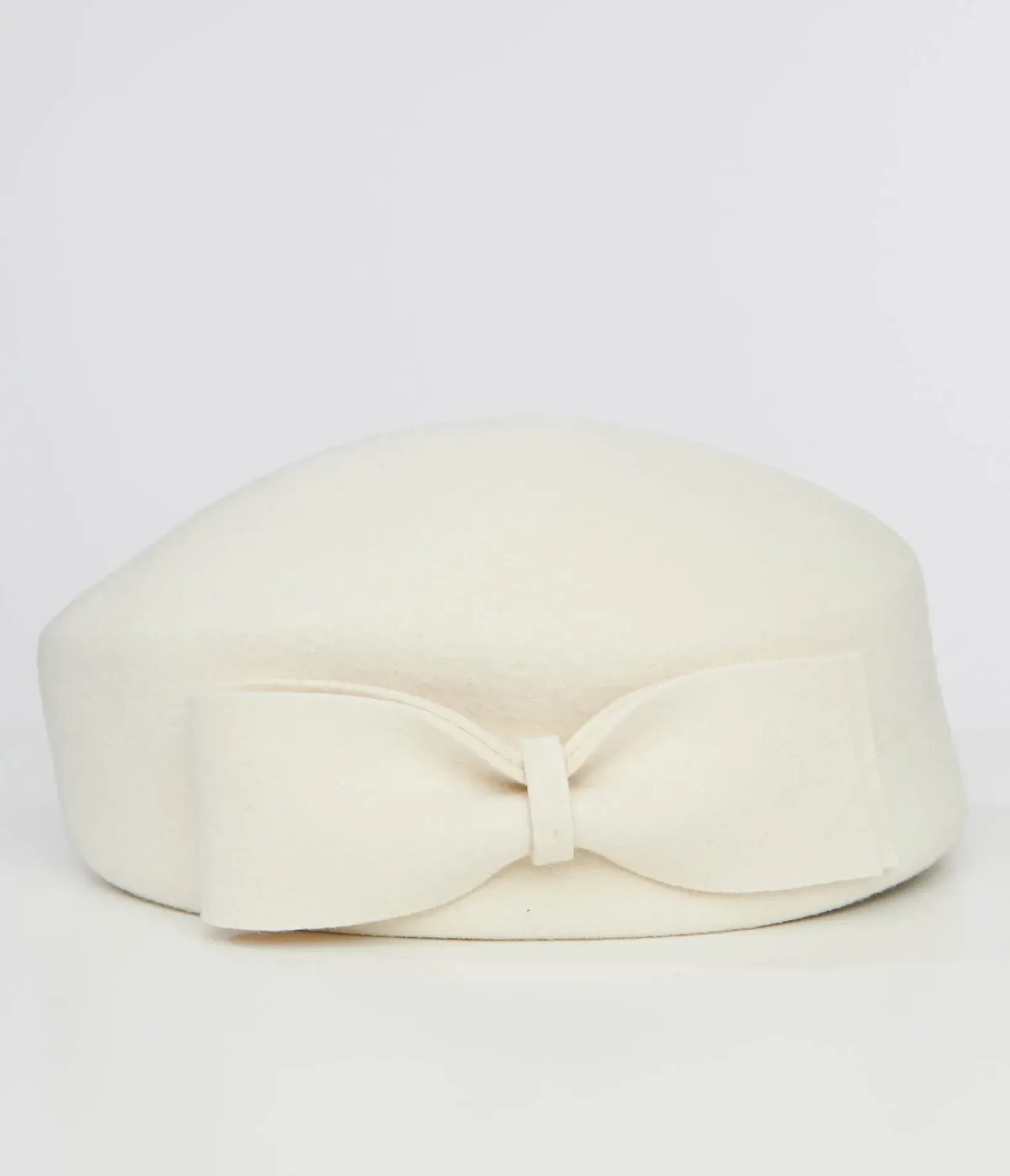 Unique Vintage Berets>1940s Cream Bow Beret