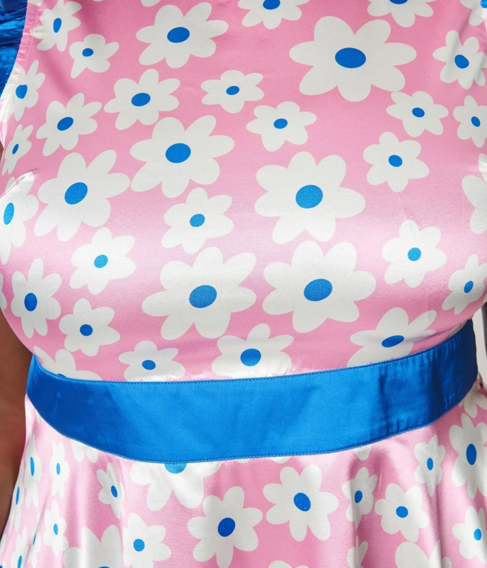 Unique Vintage Fit & Flare|Pocket Dresses>Smak Parlour Plus Size Pink & White Ditsy Floral Happy Hour Flare Dress
