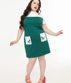 Unique Vintage Everyday Dresses>Smak Parlour Plus Size 1960s Green & White Mistletoe Pocket Shift Dress