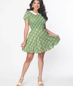 Unique Vintage Fit & Flare|Pocket Dresses>Smak Parlour 1960s Green Floral Smocked Fit & Flare Dress