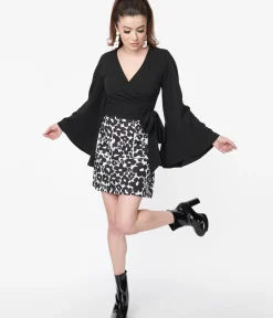 Unique Vintage Skirts|All Things Black>Smak Parlour White & Black Lazy Daisy Print Mini Skirt