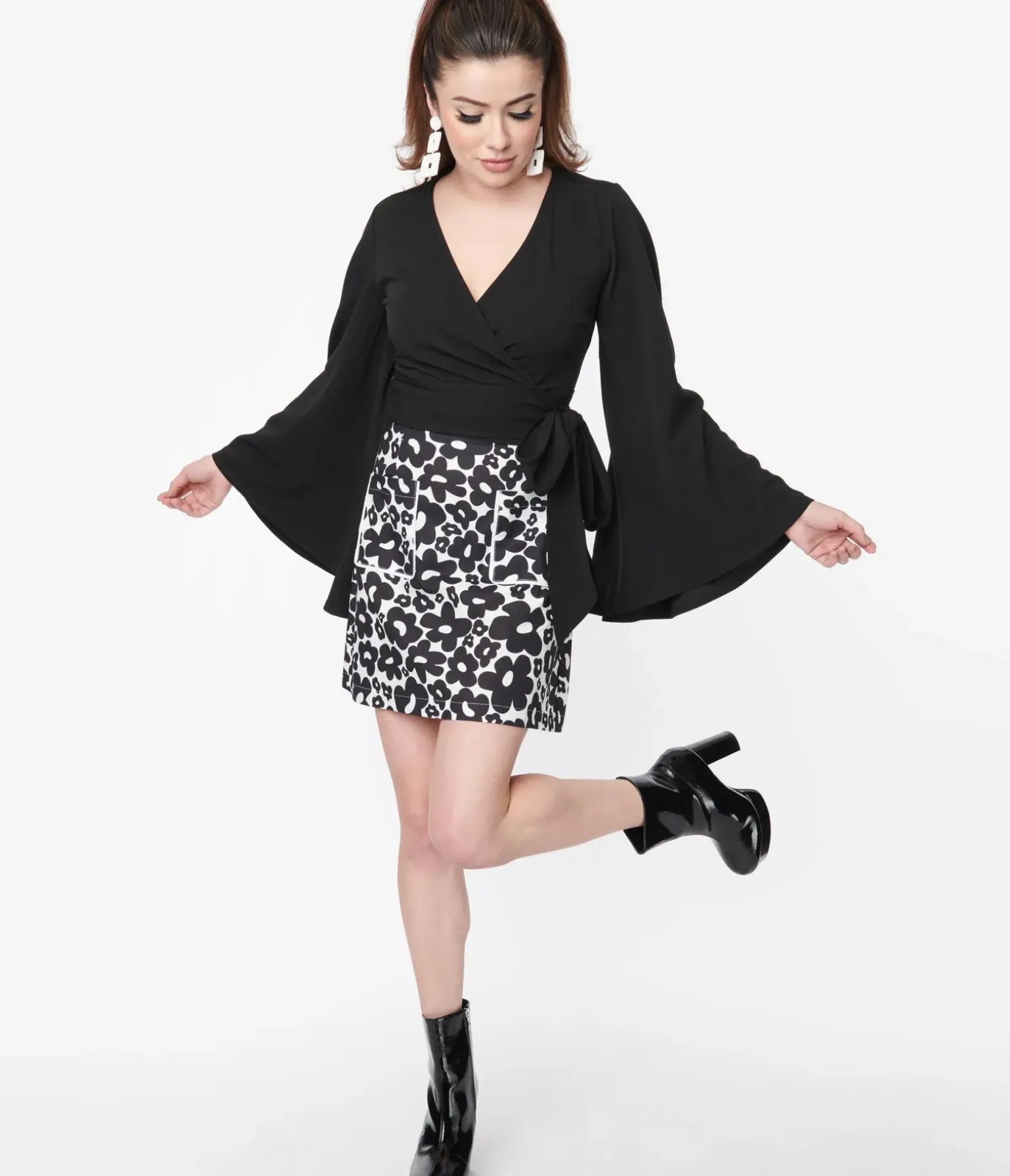 Unique Vintage Skirts|All Things Black>Smak Parlour White & Black Lazy Daisy Print Mini Skirt