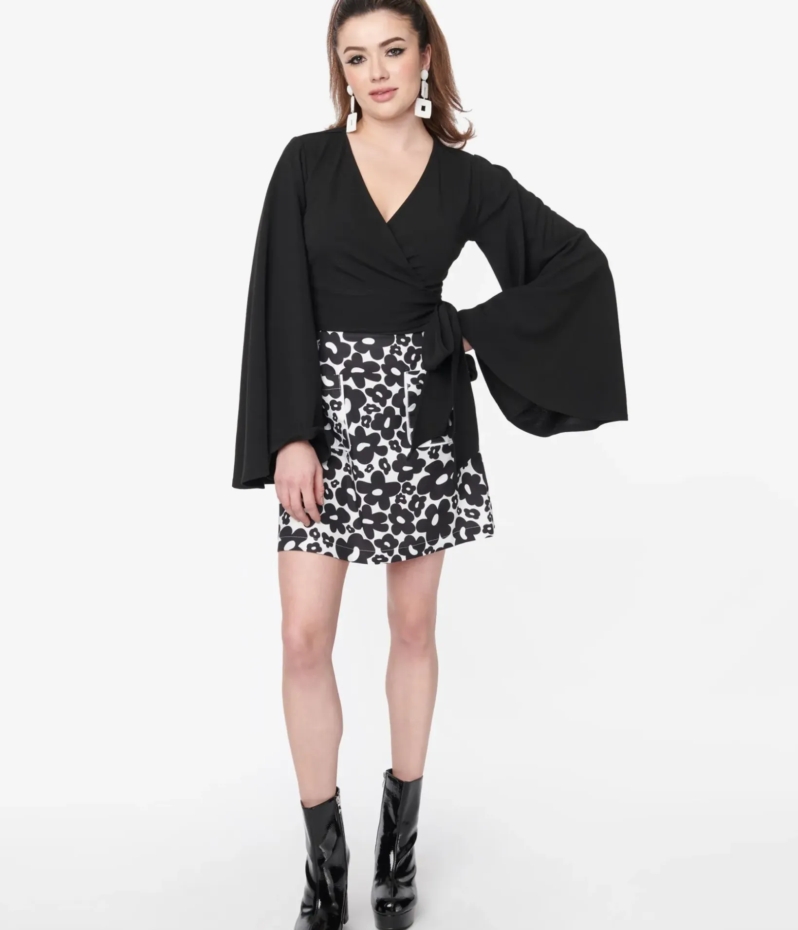 Unique Vintage Skirts|All Things Black>Smak Parlour White & Black Lazy Daisy Print Mini Skirt