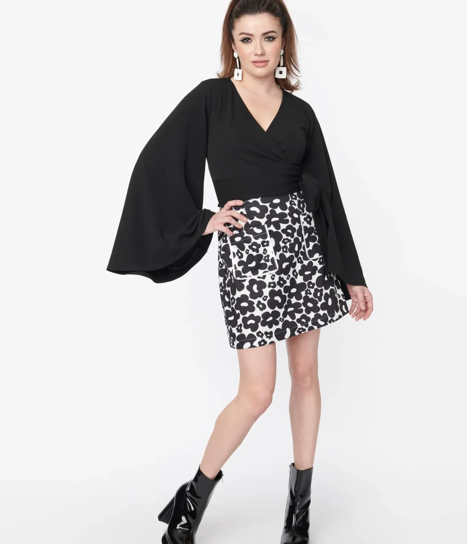 Unique Vintage Skirts|All Things Black>Smak Parlour White & Black Lazy Daisy Print Mini Skirt