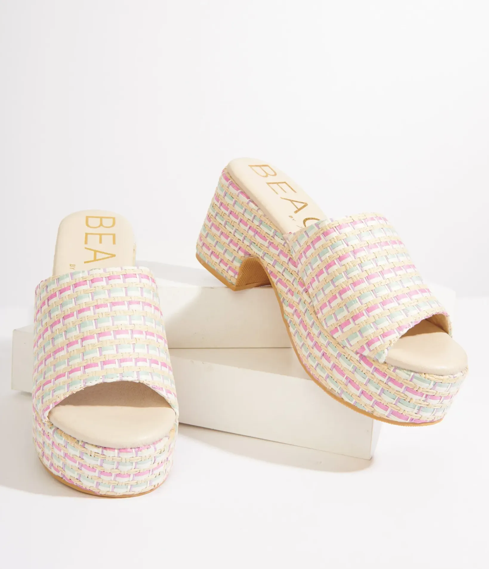 Unique Vintage Summer Vacation|Heels>1970s Pastel Rainbow Rattan Platform Mule Sandals