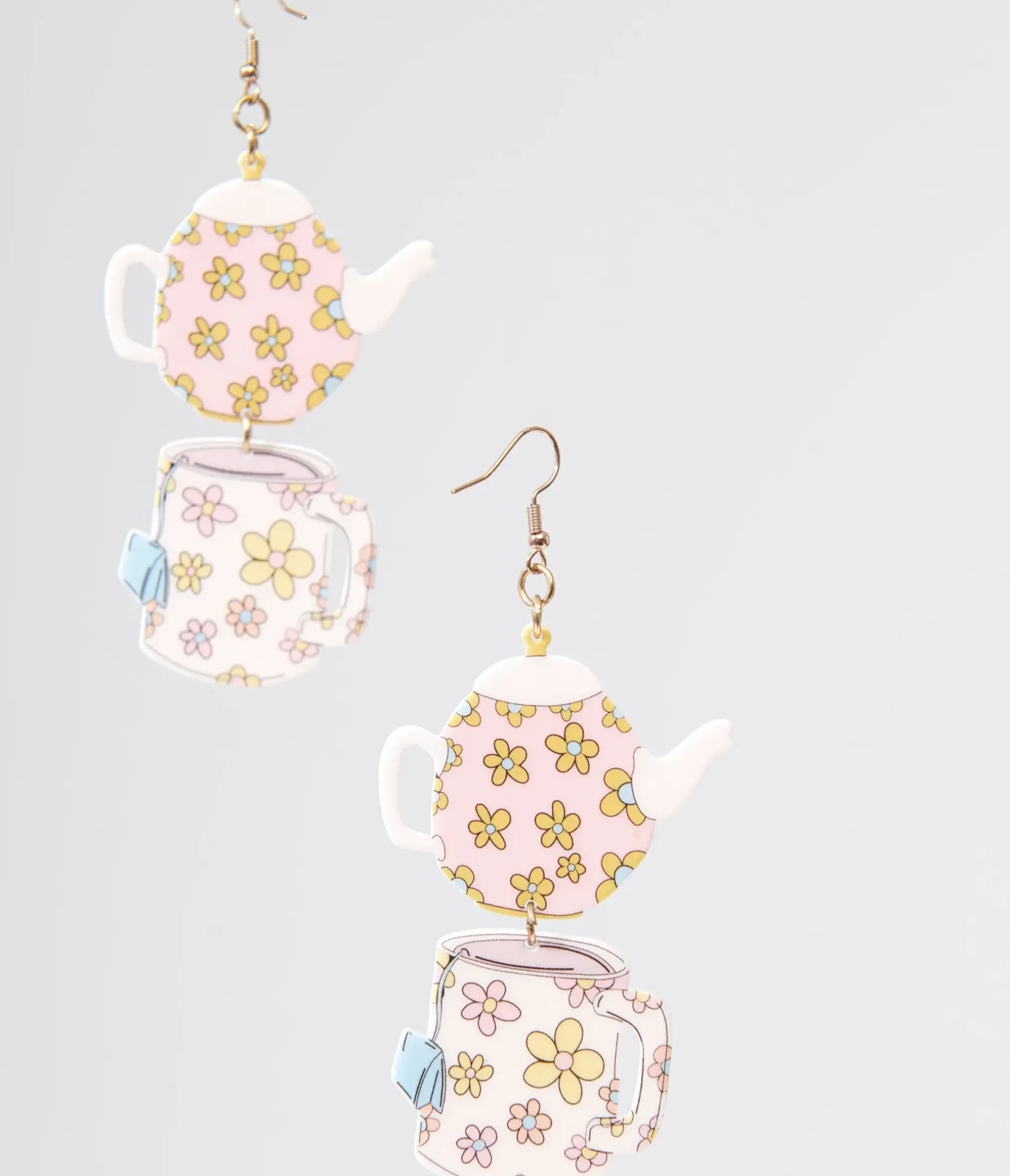 Unique Vintage Earrings>1960s Spot Of Tea Flower Teapot & Teacup Earrings