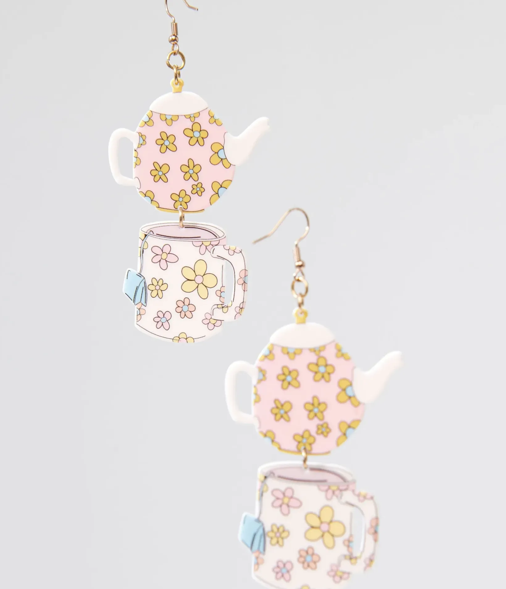 Unique Vintage Earrings>1960s Spot Of Tea Flower Teapot & Teacup Earrings