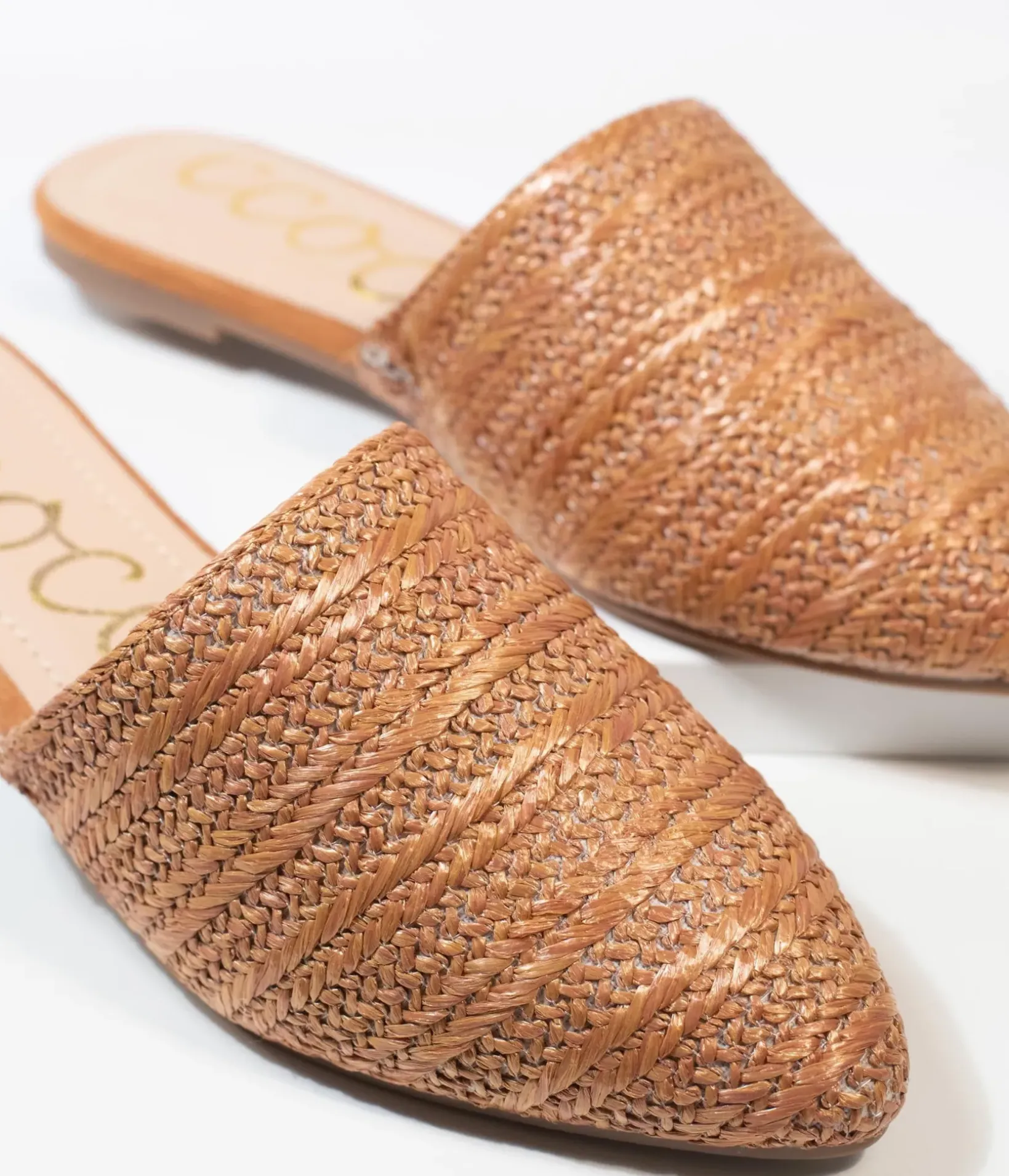 Unique Vintage Flats>Tan Woven Straw Slip On Mules