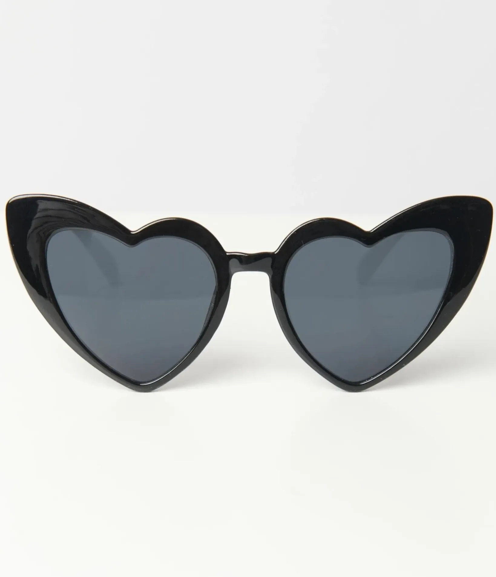 Unique Vintage All Things Black|Honeymoon Outfits>Black Heart Sunglasses