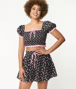 Unique Vintage Barbie Core|All Things Pink>Black & Pink Ditsy Floral Crop Top