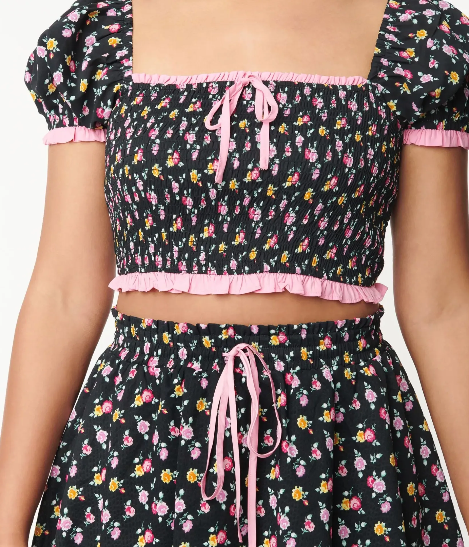 Unique Vintage Barbie Core|All Things Pink>Black & Pink Ditsy Floral Crop Top