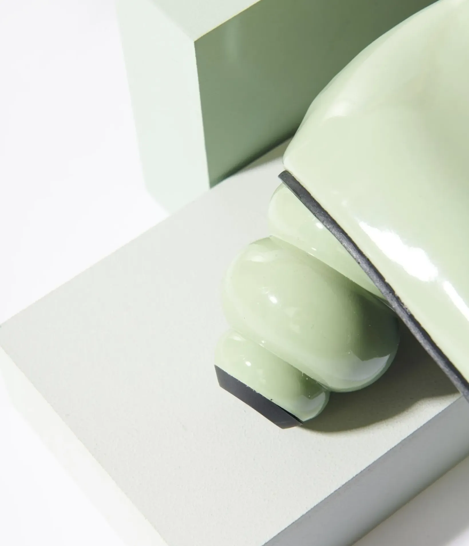 Unique Vintage Heels>Green Patent Leatherette Ball Heel Pumps