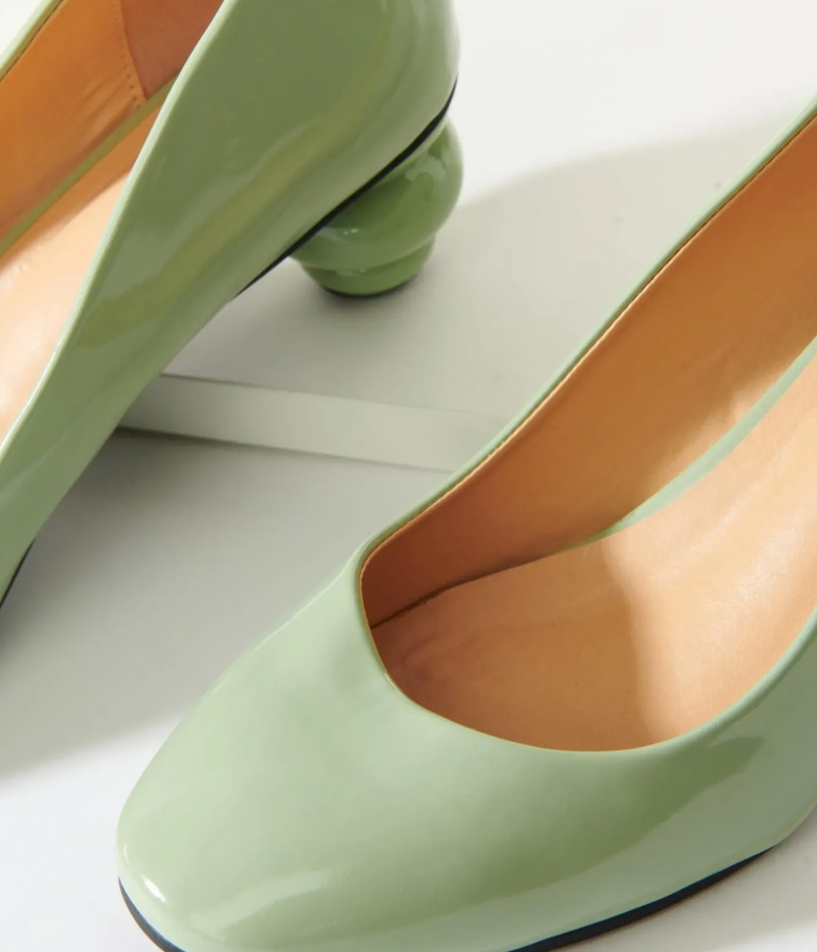 Unique Vintage Heels>Green Patent Leatherette Ball Heel Pumps