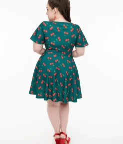 Unique Vintage Fit & Flare|Pocket Dresses>Plus Size 1950s Emerald & Cherry Print Poppy Flare Dress