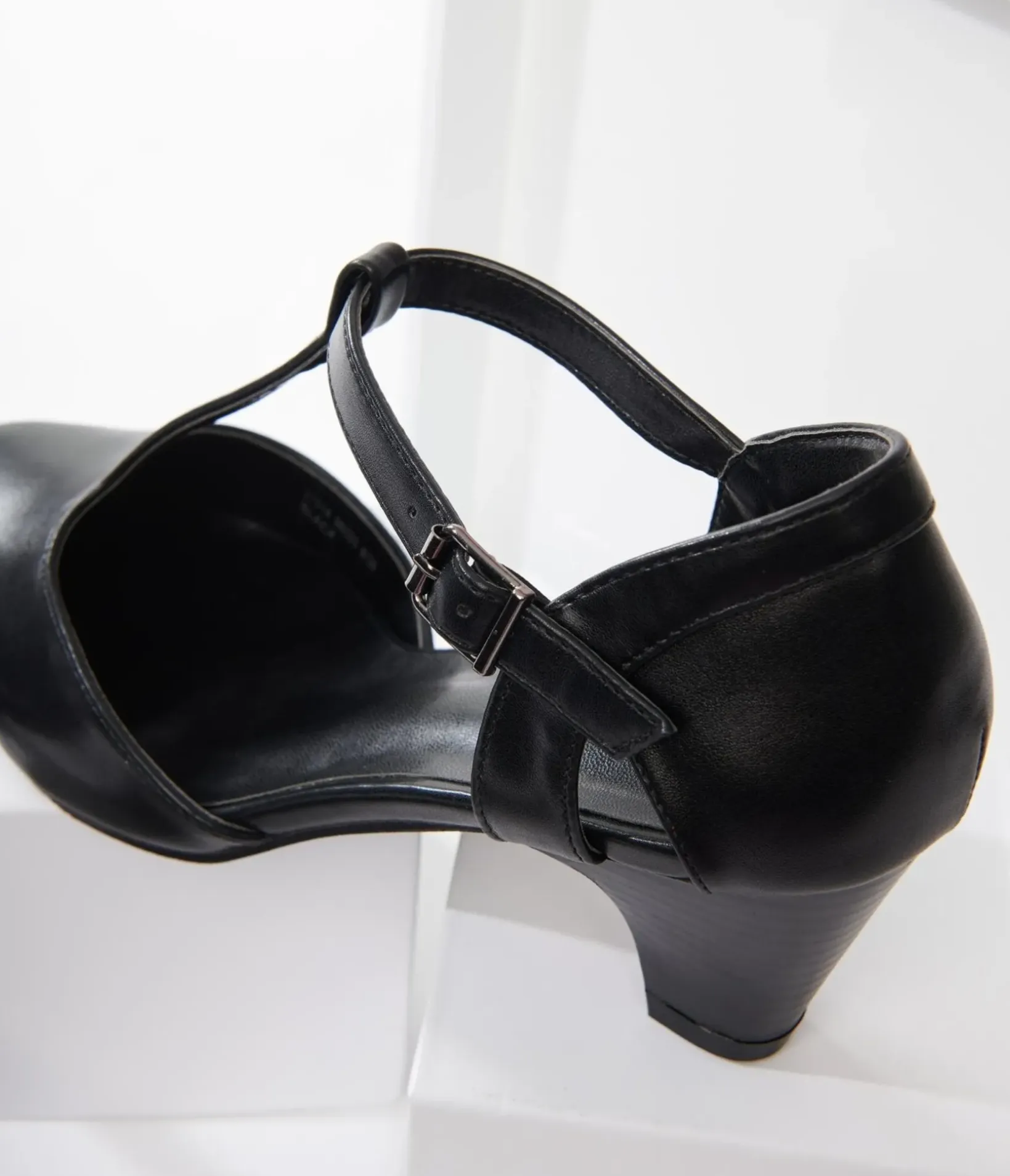 Unique Vintage Special Occasion|Heels>1920s Black Leatherette Closed Toe T-Strap Roxy Pumps