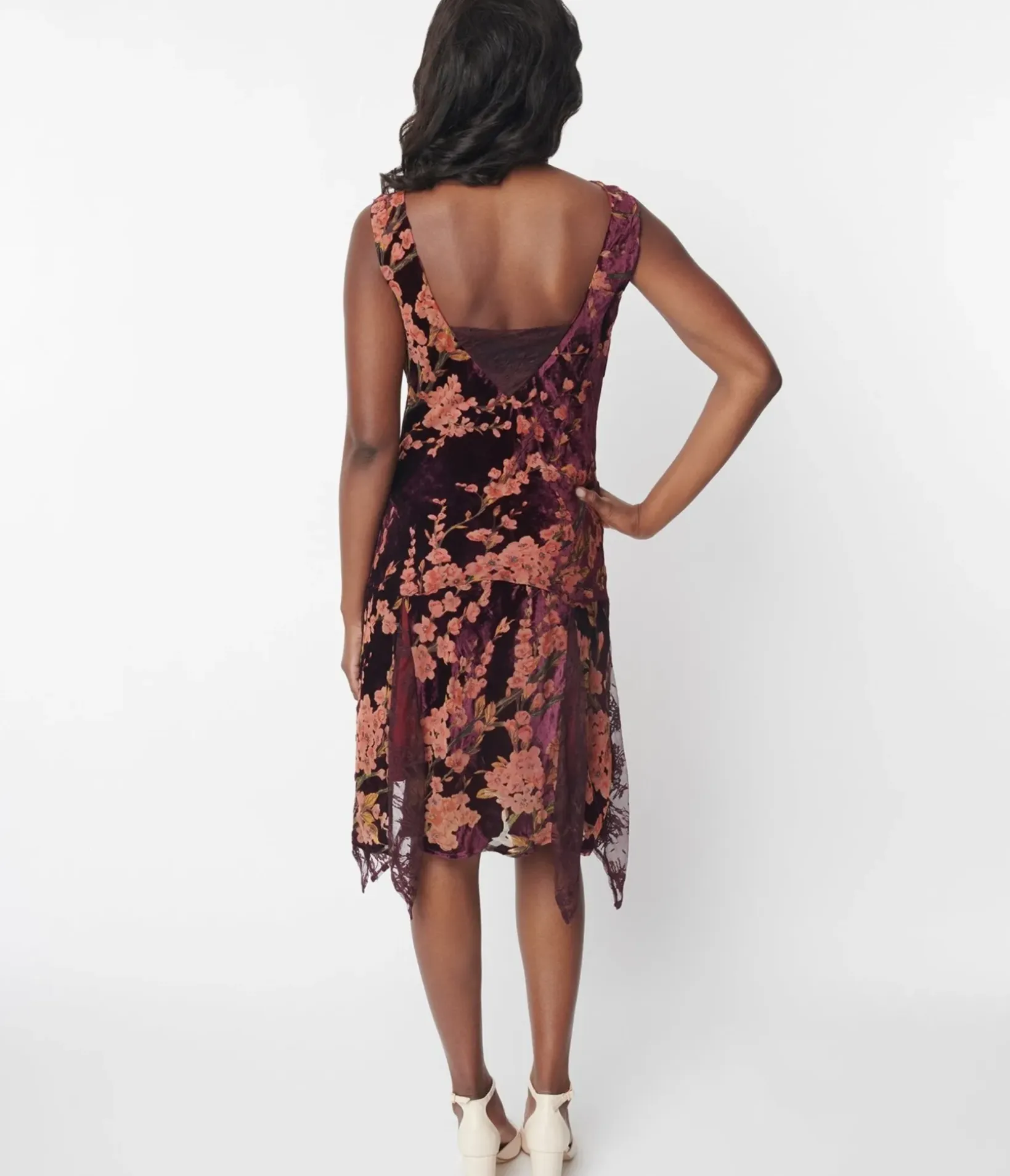 Unique Vintage Everyday Dresses|Special Occasion>1920s Burgundy Velvet Floral Burnout Hemingway Flapper Dress