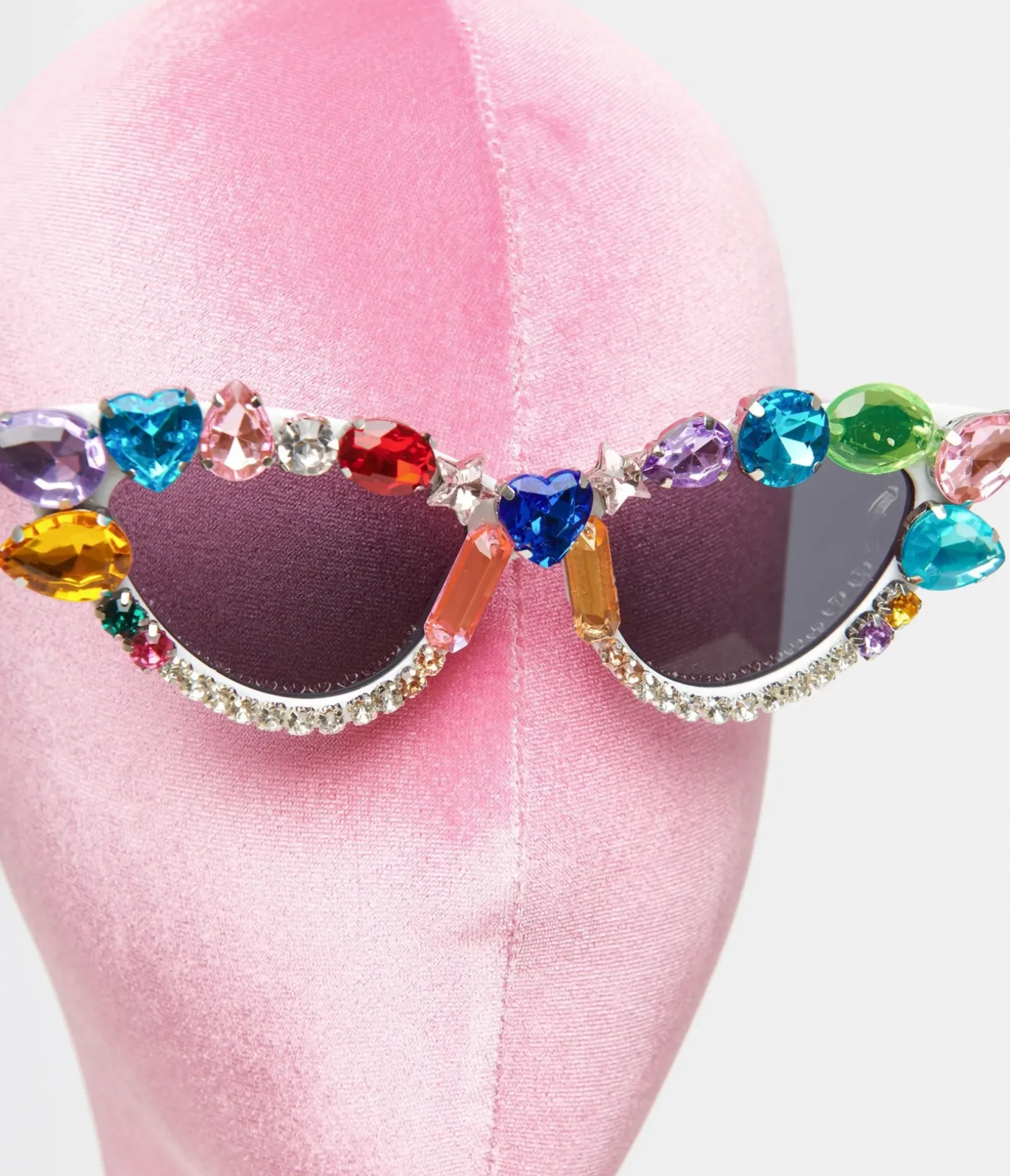 Unique Vintage Pride|Sunglasses>White & Rainbow Gemstone Cat Eye Sunglasses